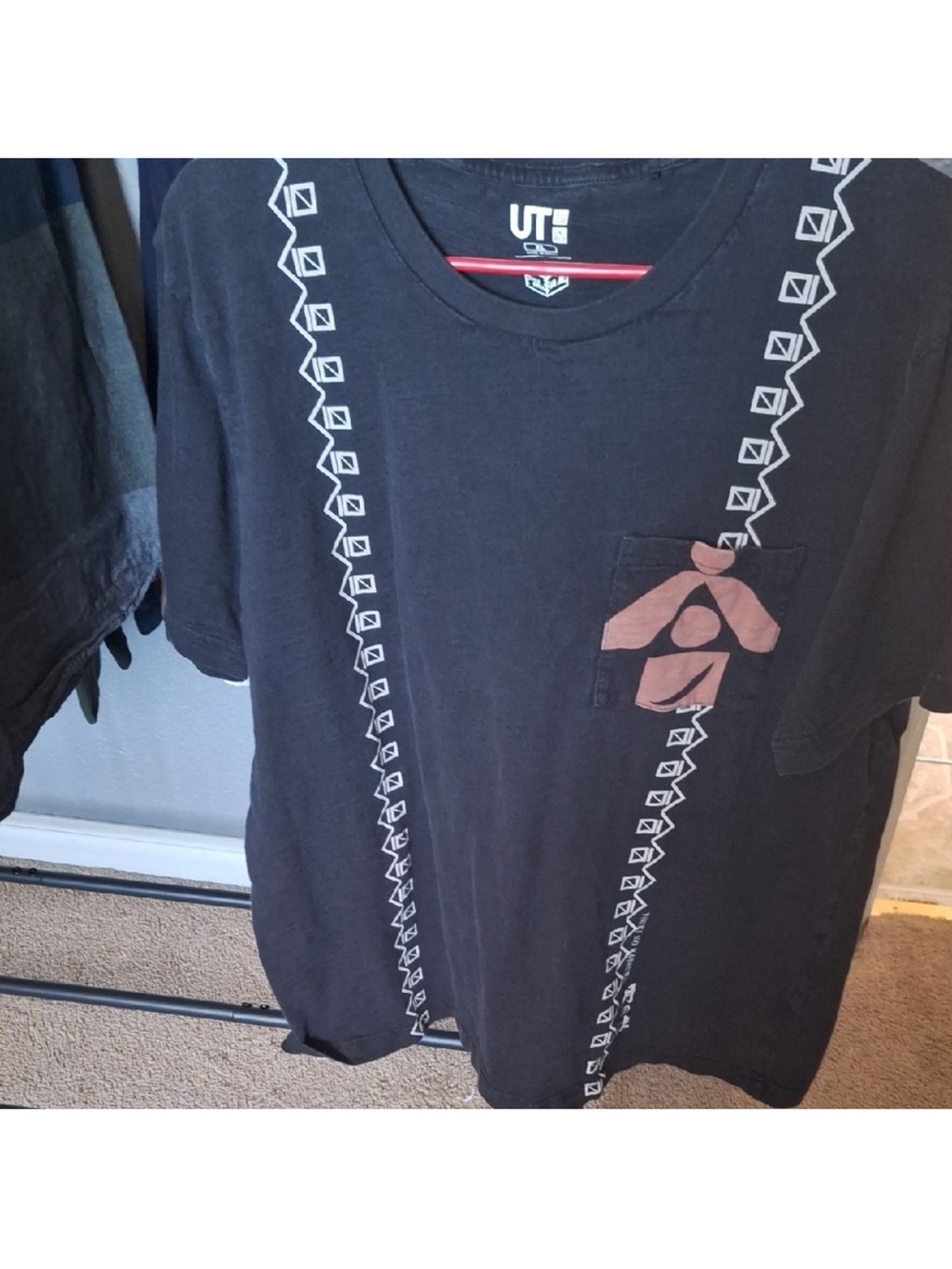 UNIQLO UT Graphic Pocket Tee Black Geometric Geometric Print XL